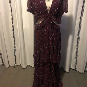 Long dress with opening in the waist